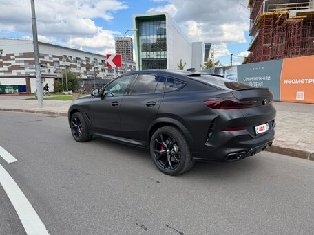 2021 BMW X6 40d III (G06), чёрный, 9500000 рублей, вид 4