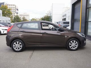 2015 Hyundai Solaris I Рестайлинг, коричневый, 860000 рублей, вид 4