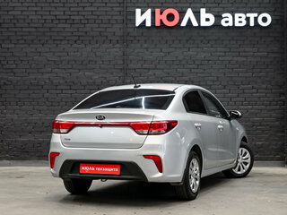 2018 Kia Rio IV, серебристый, 1300000 рублей, вид 4