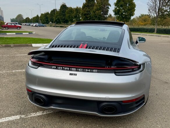 2019 Porsche 911 Carrera 4S VIII (992), серебристый, 11690000 рублей - вид 3