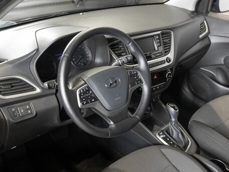 2018 Hyundai Solaris II, чёрный, 928658 рублей, вид 5