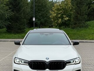 2021 BMW 5 серии 530i VII (G30/G31/G38) Рестайлинг, белый, 4629000 рублей, вид 3