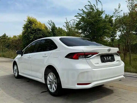 2022 Toyota Corolla XII (E210), белый, 1580000 рублей, вид 3