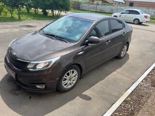 2015 Kia Rio III Рестайлинг, коричневый, 680000 рублей, вид 1
