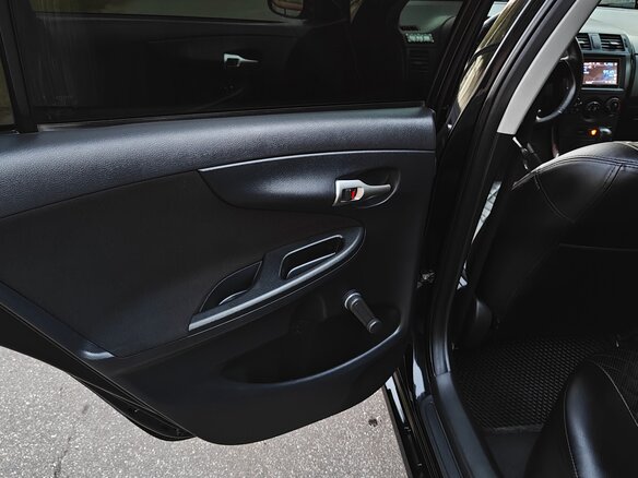 2012 Toyota Corolla X (E140, E150) Рестайлинг, чёрный, 1450000 рублей - вид 4