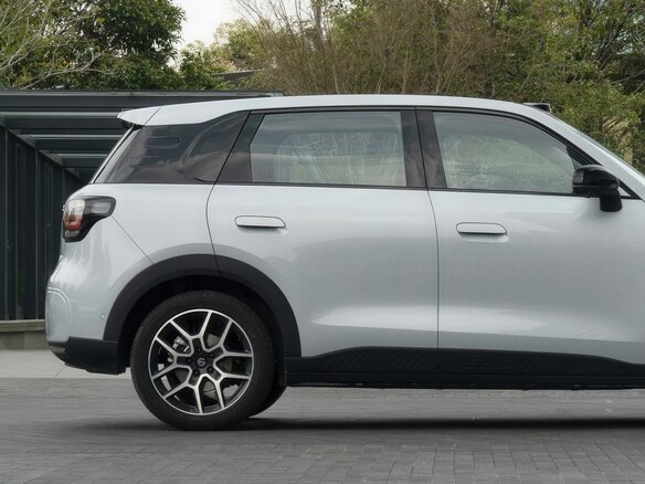 2026 Leapmotor A10 53 kWh, серебристый, 2432000 рублей - вид 27