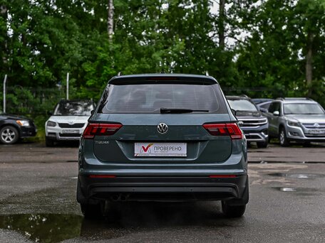 2020 Volkswagen Tiguan II, серый, 2009000 рублей, вид 4