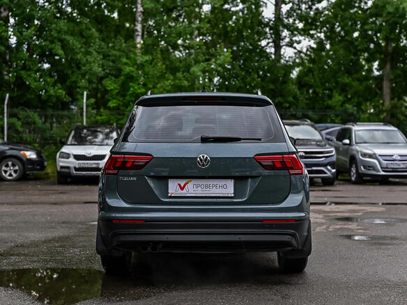 2020 Volkswagen Tiguan II, синий, 1888000 рублей - вид 3