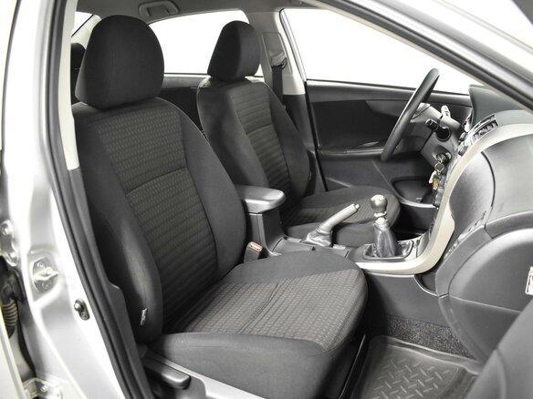 2010 Toyota Corolla X (E140, E150), серебристый, 830000 рублей - вид 7