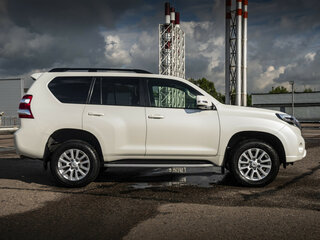 2016 Toyota Land Cruiser Prado 6-speed 150 Series Рестайлинг 1, белый, 3877000 рублей, вид 4