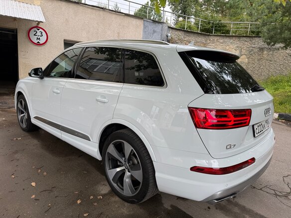 2018 Audi Q7 II (4M), чёрный, 4450000 рублей - вид 4