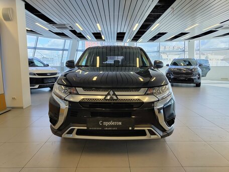 2019 Mitsubishi Outlander III Рестайлинг 3, чёрный, 1833000 рублей, вид 3