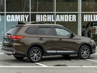 2015 Mitsubishi Outlander III Рестайлинг, коричневый, 1749000 рублей, вид 3
