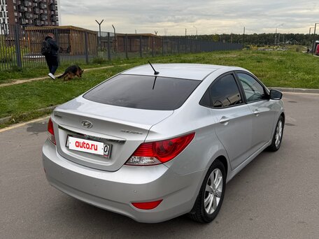 2012 Hyundai Solaris I, серебристый, 770000 рублей, вид 3