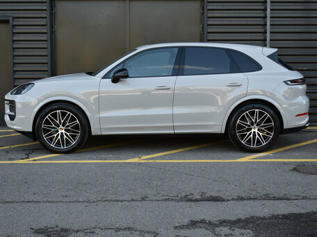2026 Porsche Cayenne III Рестайлинг, серый, 20300000 рублей, вид 3