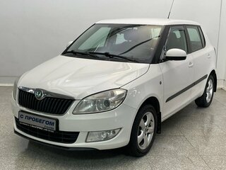 2011 Skoda Fabia II Рестайлинг, белый, 530000 рублей, вид 1