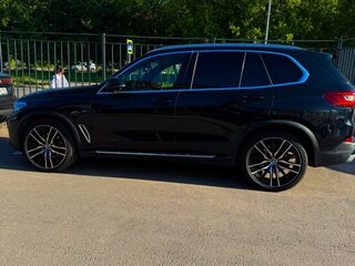 2019 BMW X5 30d IV (G05/G18), чёрный, 5500000 рублей, вид 3