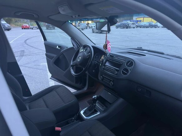 2011 Volkswagen Tiguan I Рестайлинг, чёрный, 1150000 рублей - вид 13