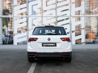 2020 Volkswagen Tiguan II Рестайлинг, белый, 2698000 рублей, вид 4
