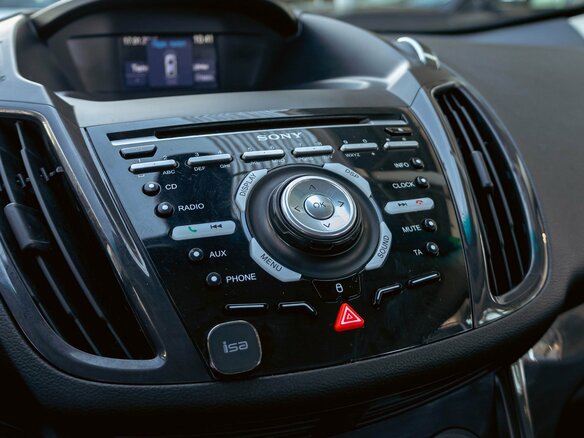 2016 Ford Kuga II, белый, 1195000 рублей - вид 16