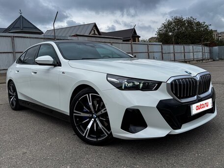 2024 BMW 5 серии 530i xDrive VIII (G60/G61/G68), белый, 7600000 рублей, вид 1