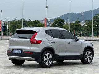 2021 Volvo XC40 I, серебристый, 1780000 рублей, вид 5