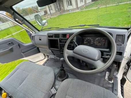 1998 Toyota Dyna, белый, 900000 рублей, вид 4