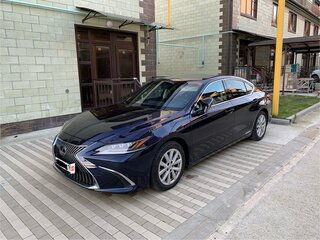 2019 Lexus ES 300h VII, синий, 4600000 рублей, вид 2