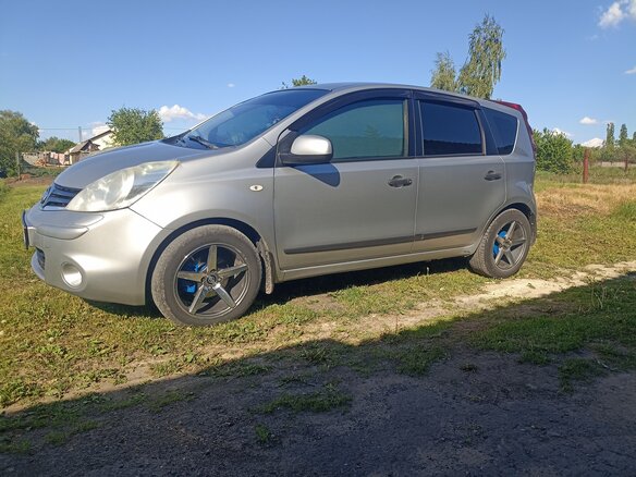 2011 Nissan Note I Рестайлинг, серебристый, 650000 рублей - вид 10