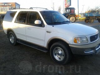 1997 Ford Expedition I, белый, 2350000 рублей, вид 3