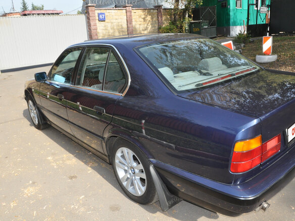 1992 BMW 5 серии 520i III (E34), синий - вид 8