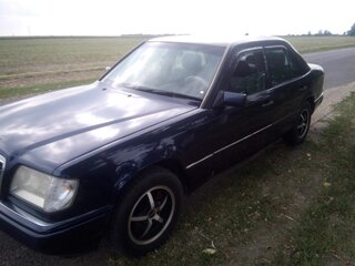 1995 Mercedes-Benz E-Класс 200 I (W124), синий, 450000 рублей, вид 3