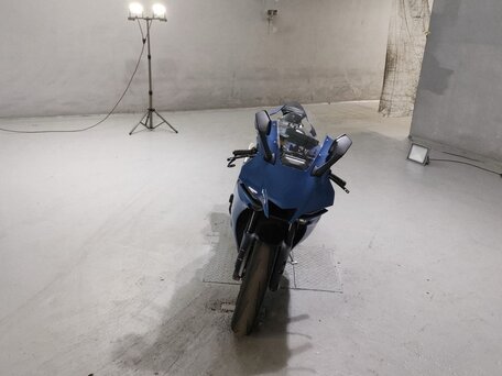 2021 Yamaha YZF-R1, голубой, 1613000 рублей, вид 4