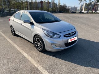 2011 Hyundai Solaris I, серебристый, 750000 рублей, вид 3
