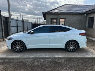 2016 Hyundai Elantra VI (AD), белый, 1370000 рублей, вид 3