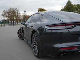 2021 Porsche Panamera 4S E-Hybrid II Рестайлинг, серый, 12500000 рублей, вид 4