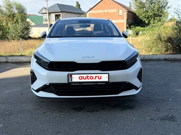 2026 Kia K3 II (China Market) Рестайлинг, белый, 1720000 рублей - вид 1
