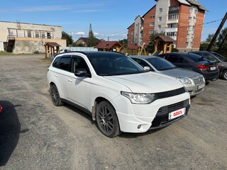 2014 Mitsubishi Outlander III, белый, 1350000 рублей, вид 1