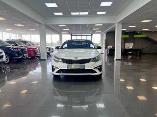 2019 Kia Optima IV Рестайлинг, белый, 1990000 рублей, вид 3