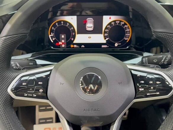 2023 Volkswagen Golf VIII, красный, 1740000 рублей - вид 12