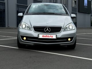 2009 Mercedes-Benz A-Класс 160 II (W169) Рестайлинг, серебристый, 700000 рублей, вид 2