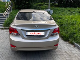 2013 Hyundai Solaris I, бежевый, 900000 рублей, вид 3