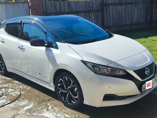 2018 Nissan Leaf II (ZE1), белый, 1680000 рублей, вид 3
