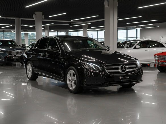 2017 Mercedes-Benz E-Класс 200 V (W213, S213, C238), чёрный, 3300000 рублей - вид 1