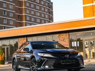2021 Toyota Camry VIII (XV70), чёрный, 2750000 рублей, вид 3