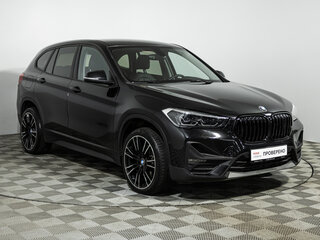 2021 BMW X1 20i xDrive II (F48) Рестайлинг, чёрный, 2869777 рублей, вид 3