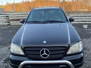 1998 Mercedes-Benz M-Класс 320 I (W163), чёрный, 720000 рублей, вид 1