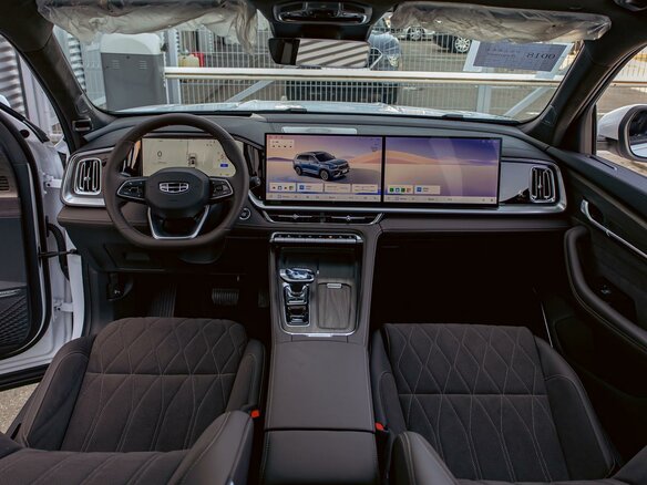 2025 Geely Monjaro I Рестайлинг, белый, 3055000 рублей - вид 16