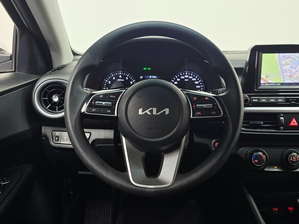2022 Kia K3 II Рестайлинг, белый, 1720000 рублей - вид 15