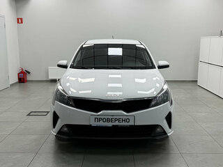 2022 Kia Rio IV Рестайлинг, белый, 1280000 рублей, вид 2